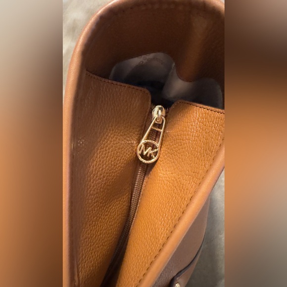 NWT	Michael Kors	Beck Travel Leather Tote	Caramel/Gold	Extra large - Picture 6 of 7